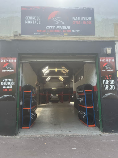 Technicien City Pneus au travail